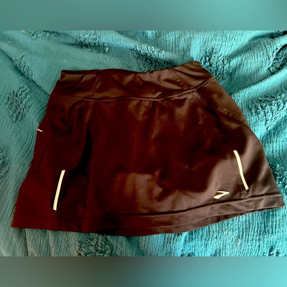 Brooks running skirt with hidden pocket and built in shorts